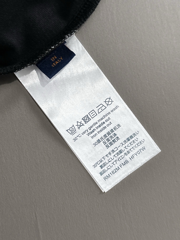 ブランドTシャツ着用イメージ